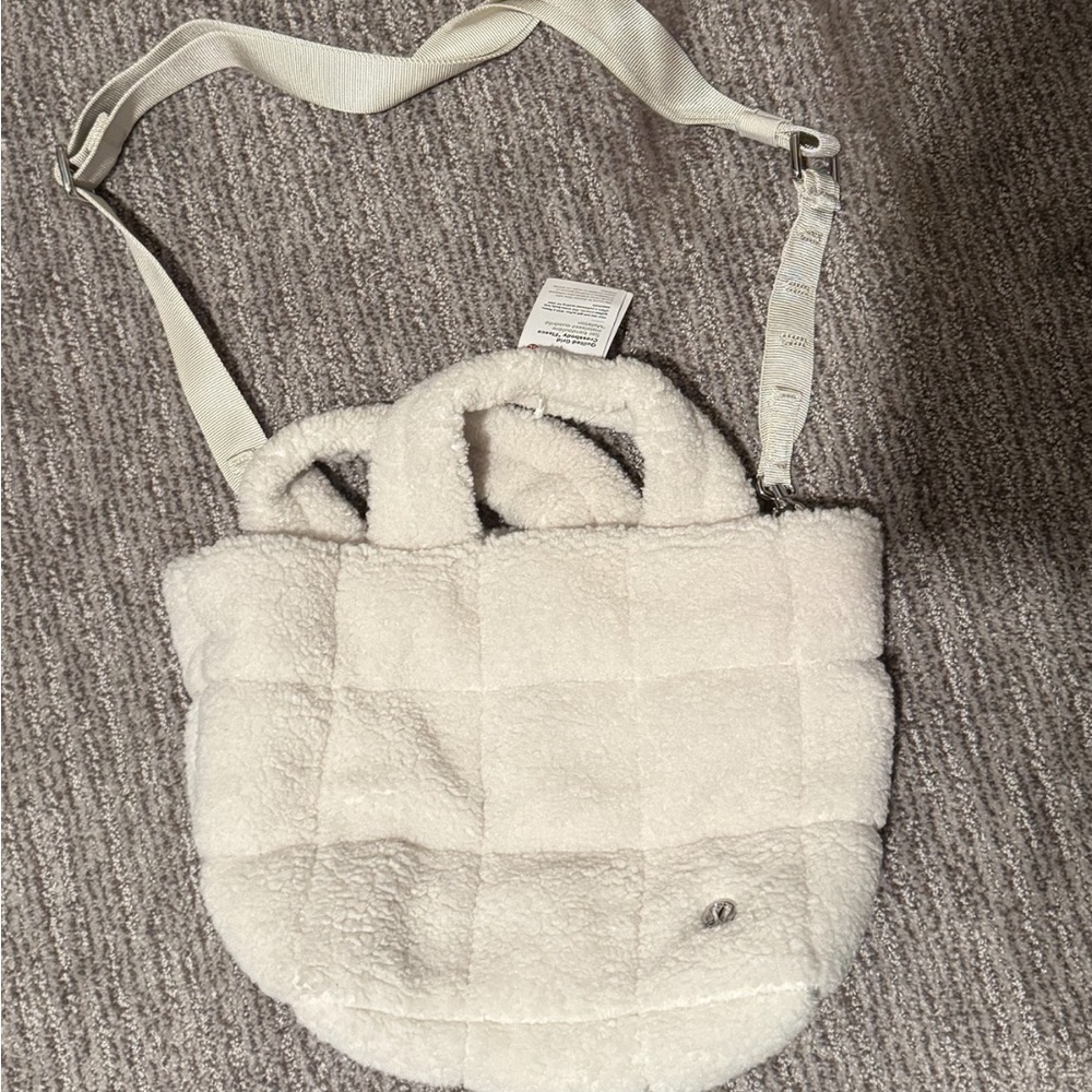 NWT Lululemon Quilted Grid Crossbody